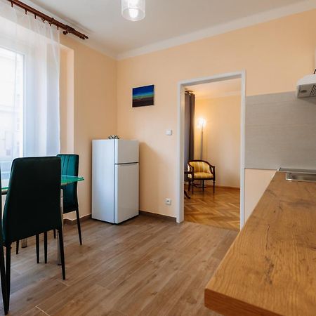 Apartments Tgm 11 Karlovy Vary Luaran gambar