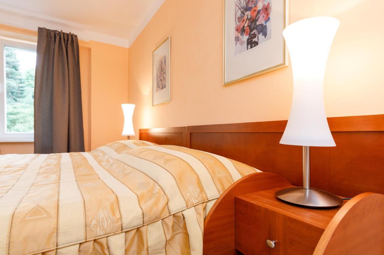 Apartments Tgm 11 Karlovy Vary Luaran gambar