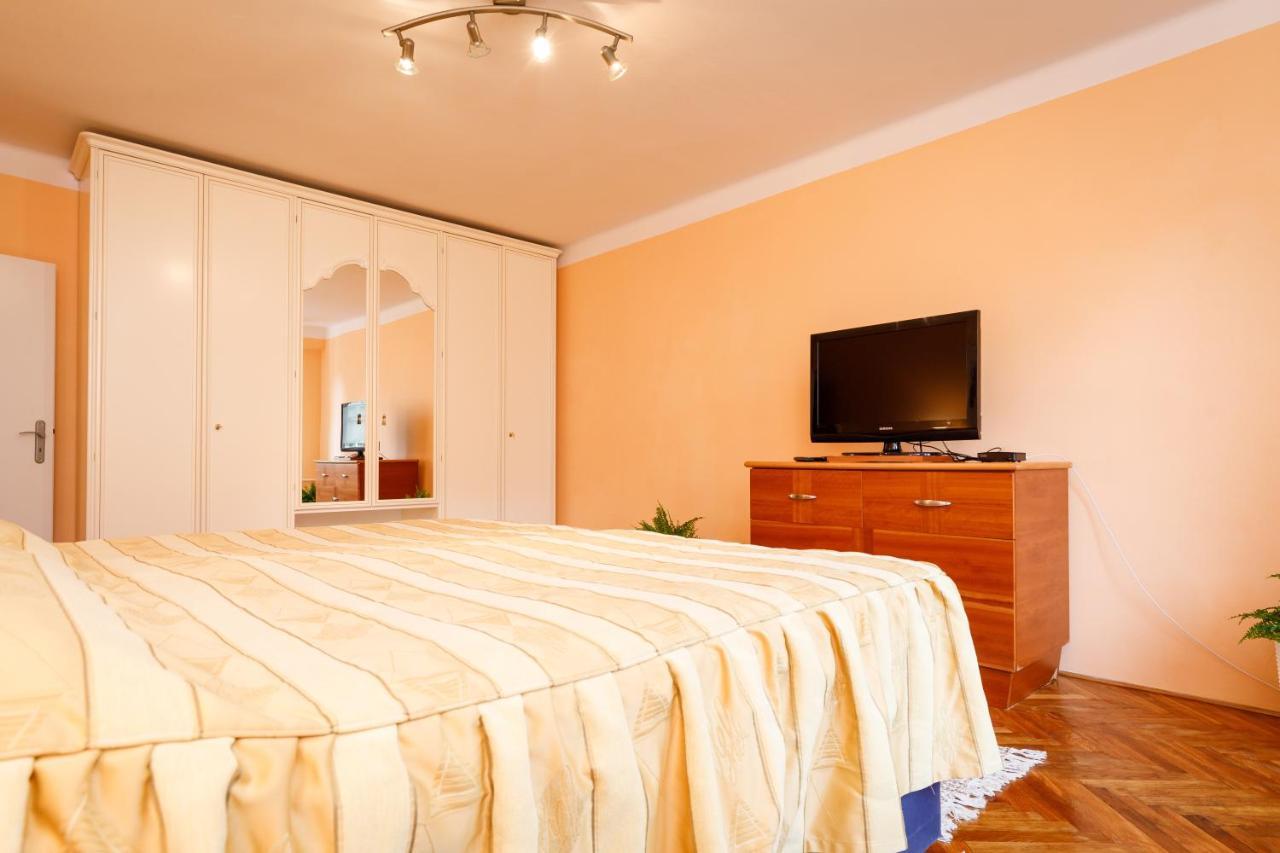 Apartments Tgm 11 Karlovy Vary Luaran gambar