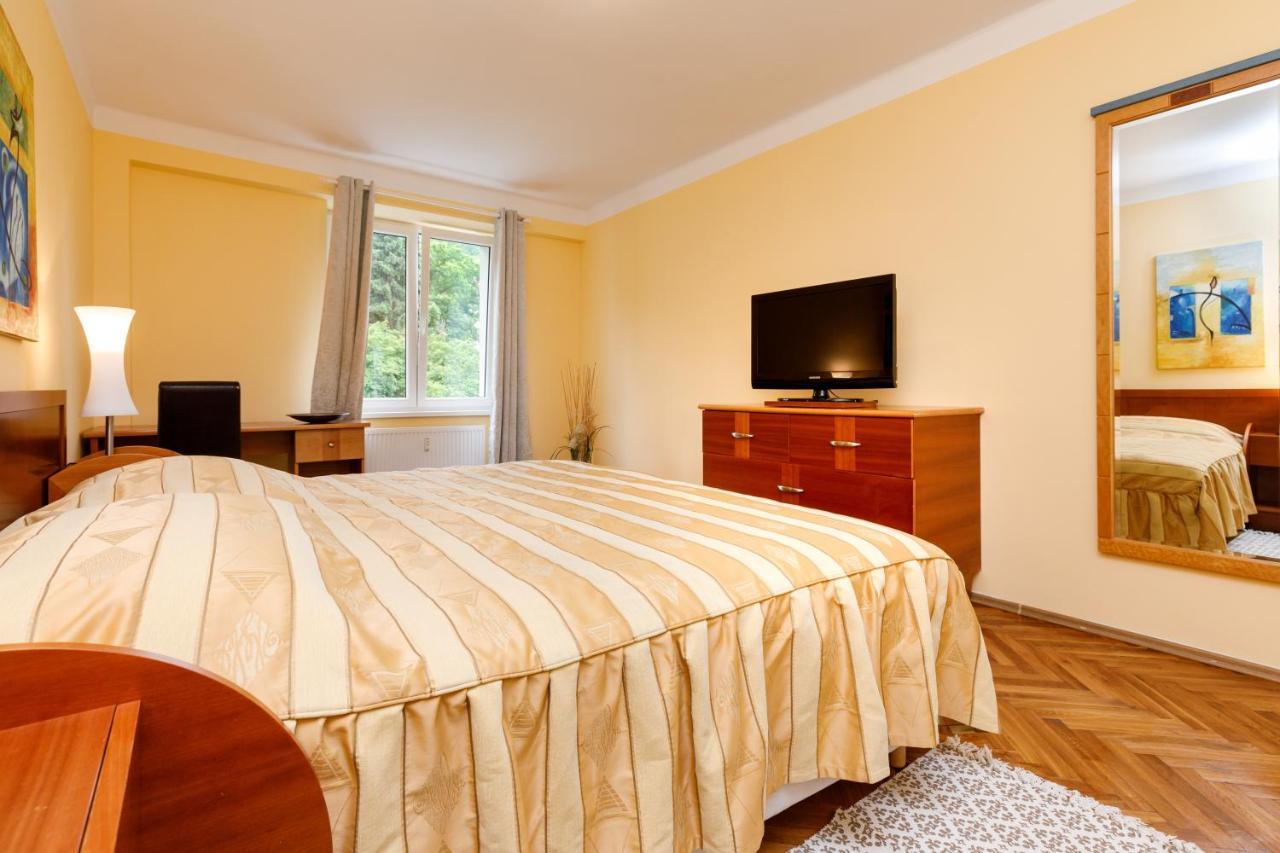 Apartments Tgm 11 Karlovy Vary Luaran gambar
