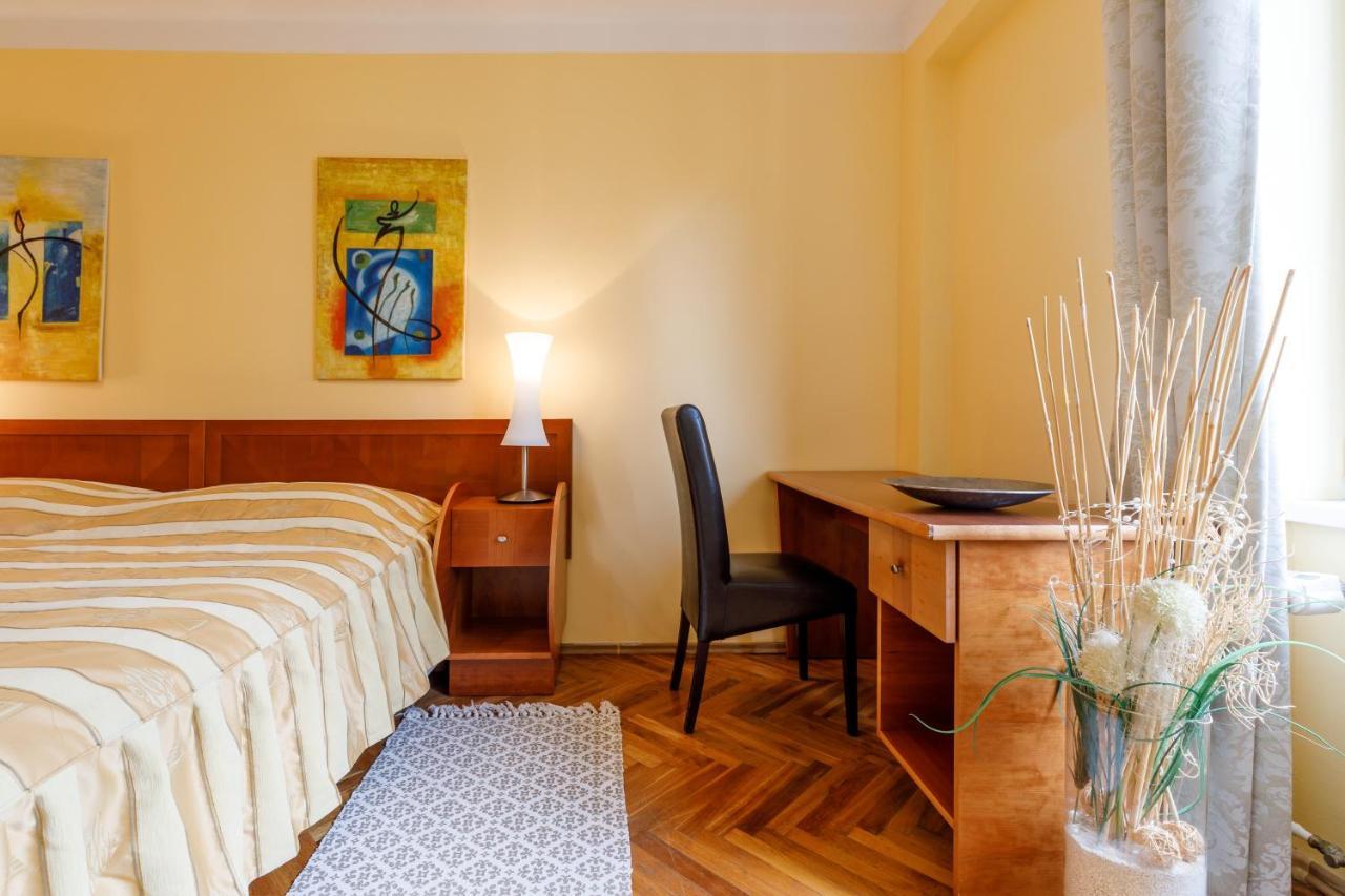 Apartments Tgm 11 Karlovy Vary Luaran gambar