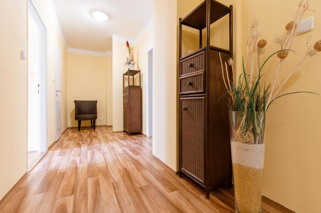 Apartments Tgm 11 Karlovy Vary Luaran gambar