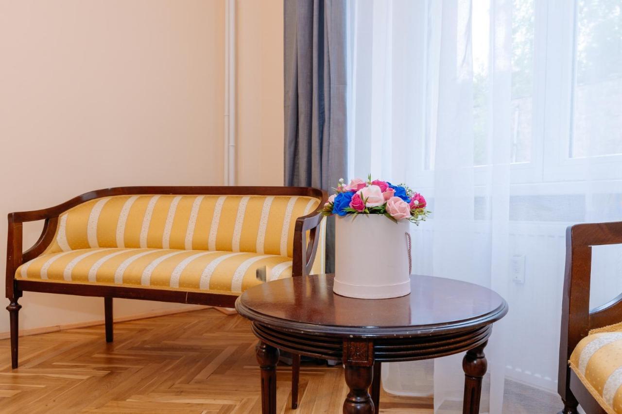 Apartments Tgm 11 Karlovy Vary Luaran gambar