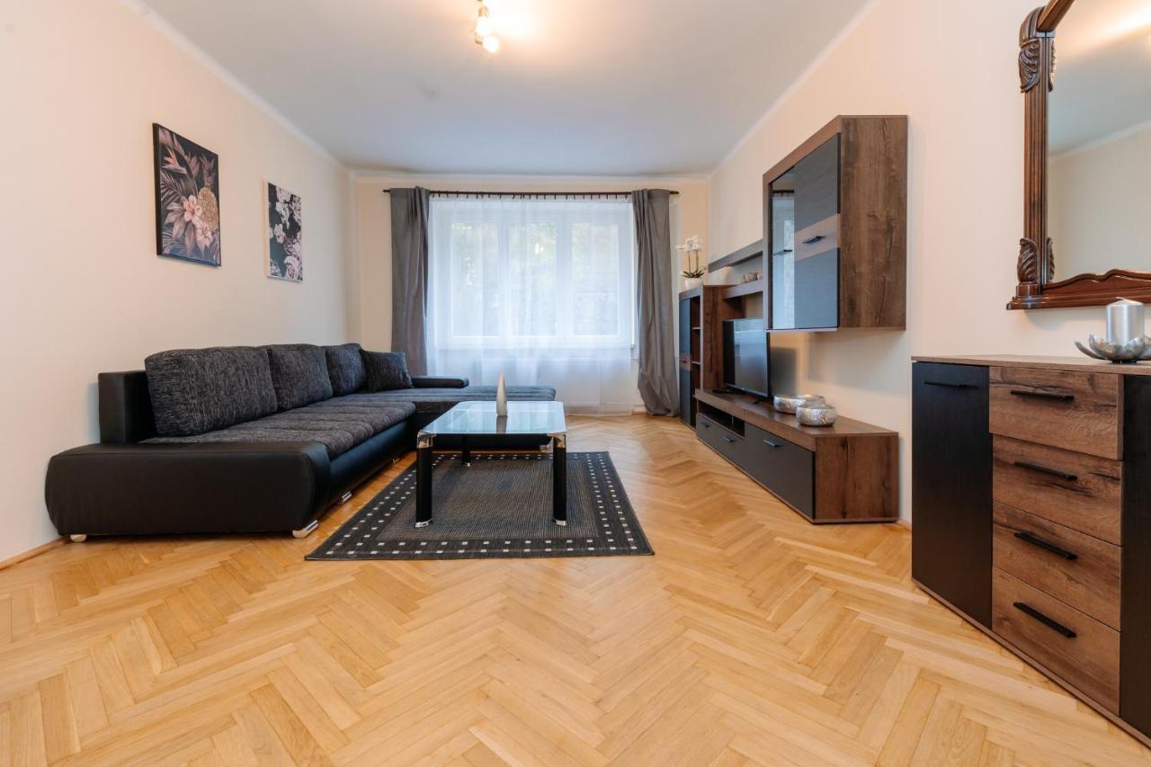 Apartments Tgm 11 Karlovy Vary Luaran gambar