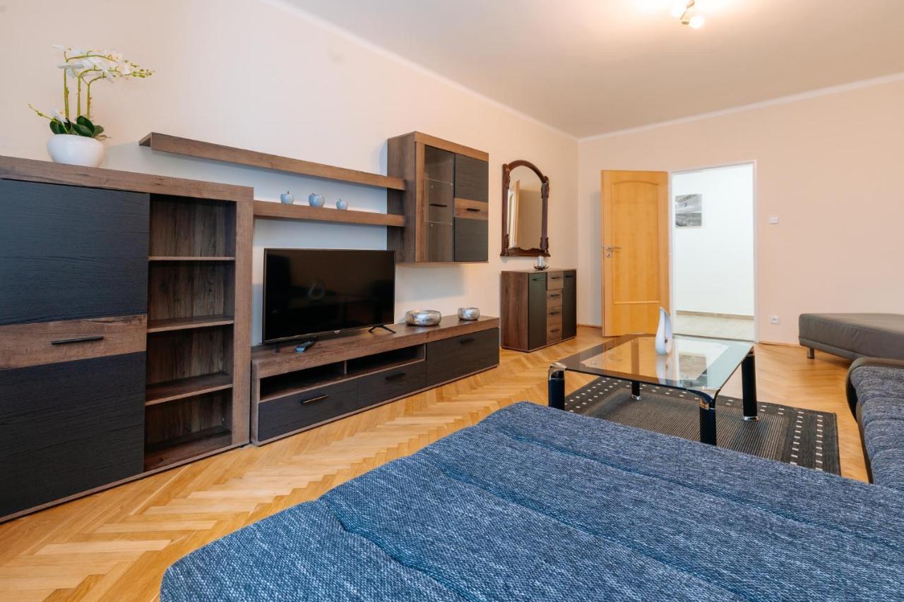 Apartments Tgm 11 Karlovy Vary Luaran gambar