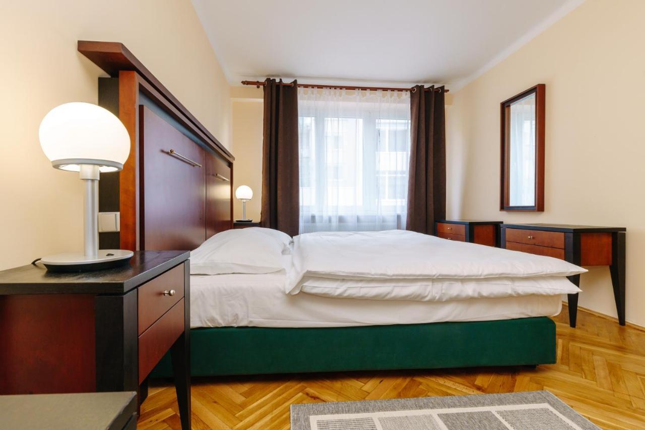 Apartments Tgm 11 Karlovy Vary Luaran gambar