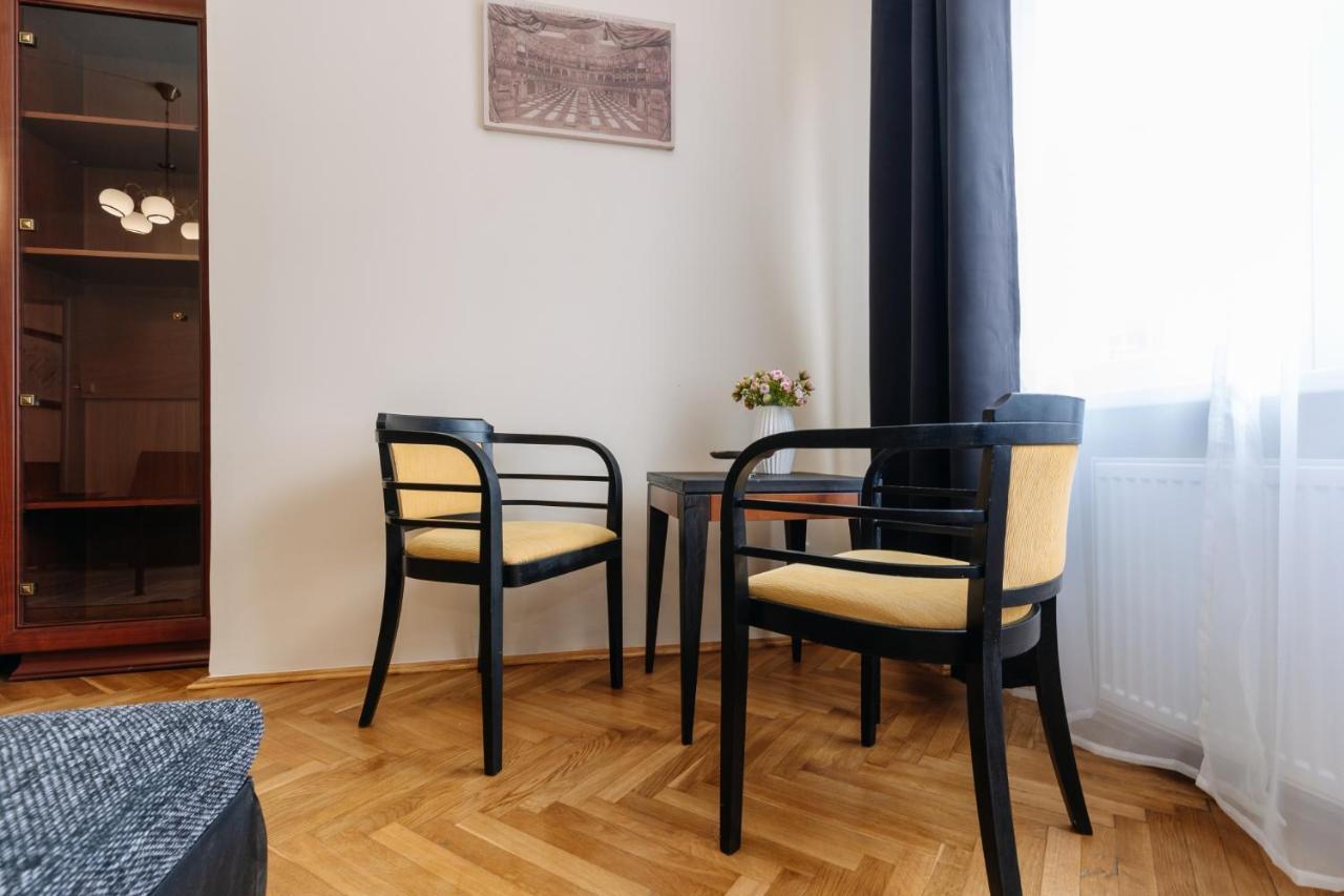Apartments Tgm 11 Karlovy Vary Luaran gambar