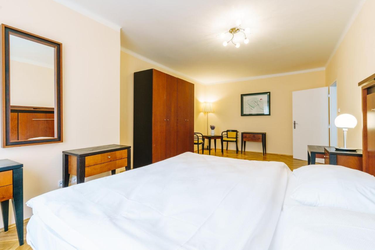 Apartments Tgm 11 Karlovy Vary Luaran gambar