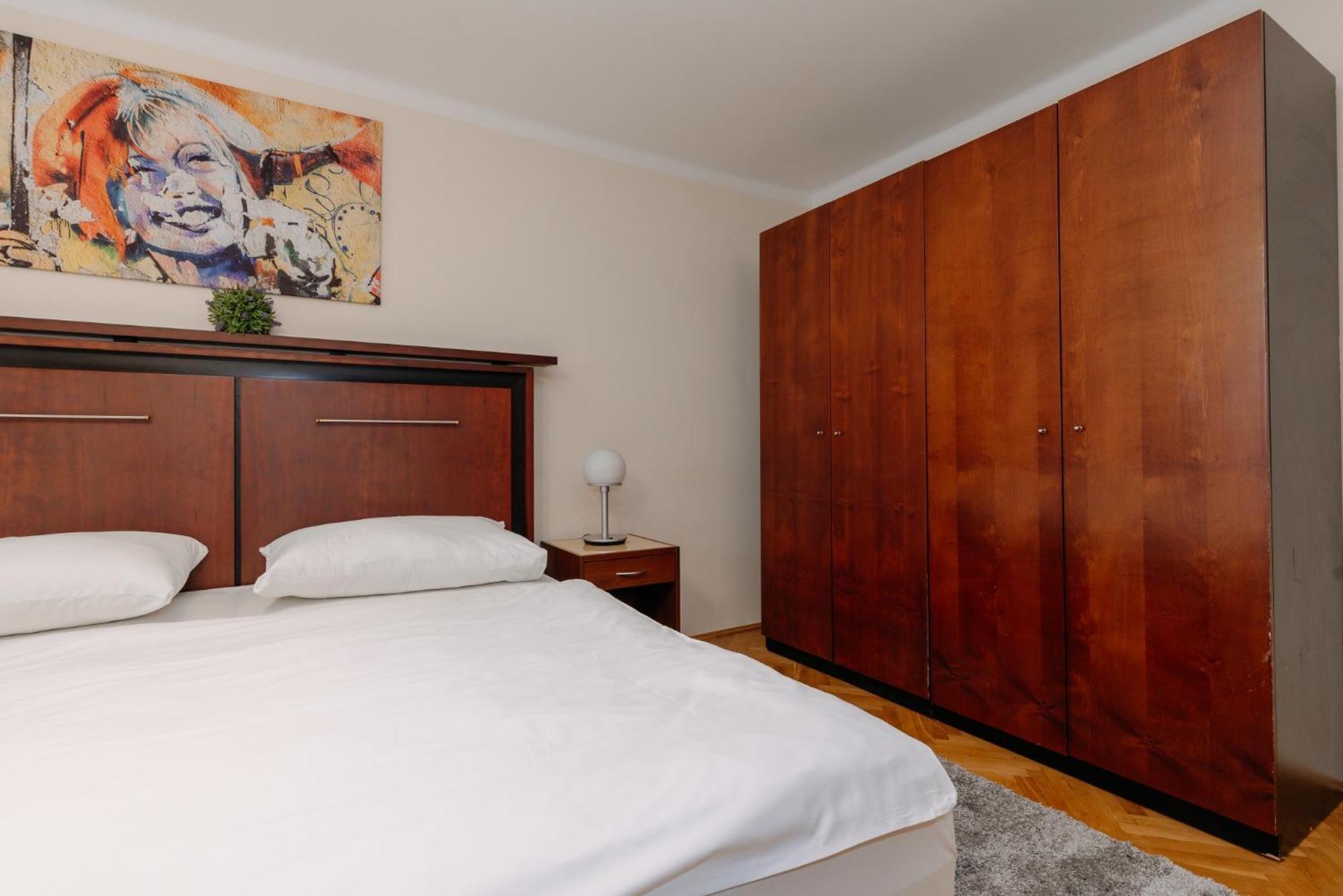 Apartments Tgm 11 Karlovy Vary Luaran gambar