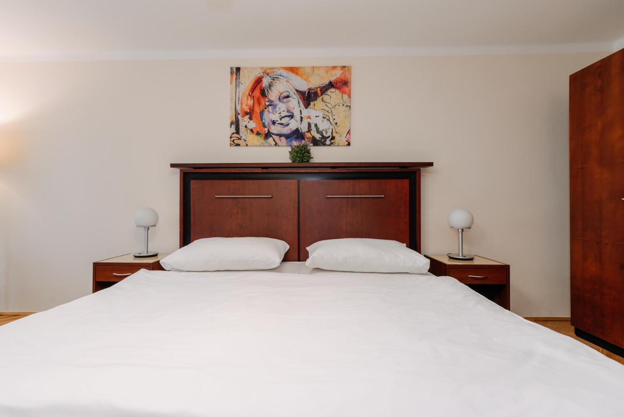 Apartments Tgm 11 Karlovy Vary Luaran gambar