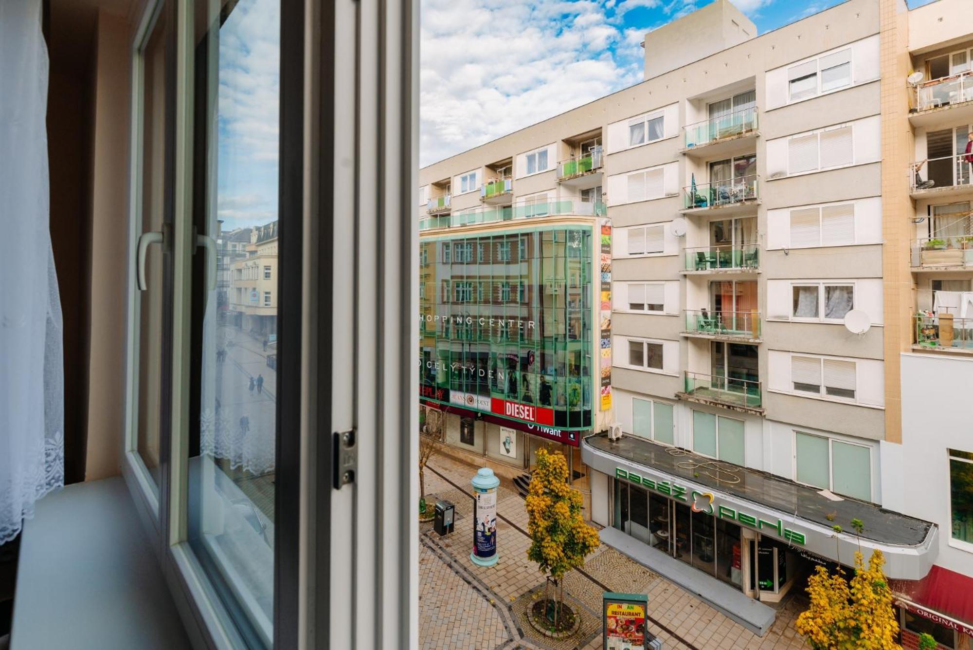 Apartments Tgm 11 Karlovy Vary Luaran gambar
