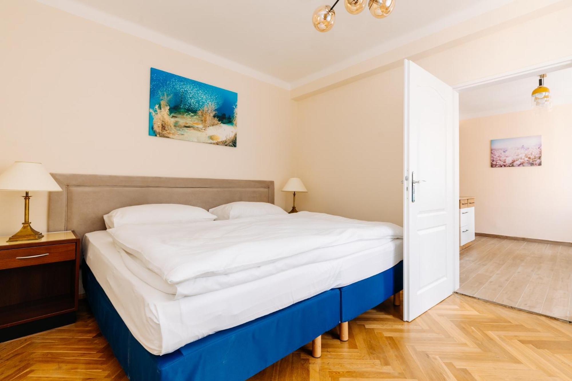 Apartments Tgm 11 Karlovy Vary Luaran gambar