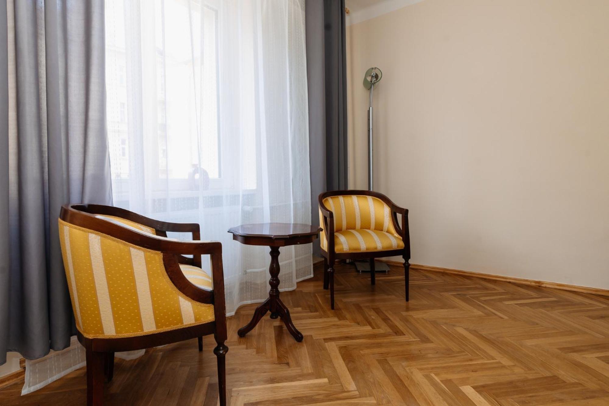 Apartments Tgm 11 Karlovy Vary Luaran gambar